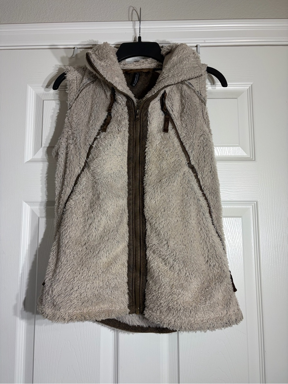 Kuhl Full Zip Hooded Fuzzy Sherpa Vest Medium